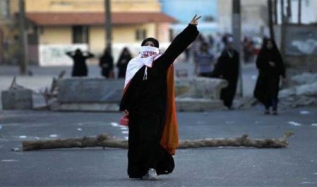 Bahraini women demonstrating2