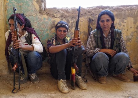 Kurdish female fighters 7