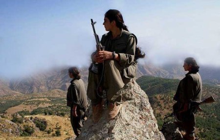 Kurdish female fighters 11