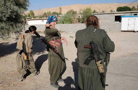 Kurdish female fighters 12